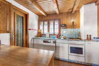 Chalet rustique avec parking privé et terrasse - 4