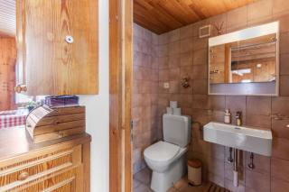 Chalet rustique avec parking privé et terrasse - 1