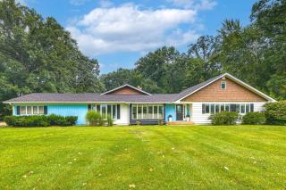 Featured on TV! Epic Indoor Pool • Sleeps 24 - 7