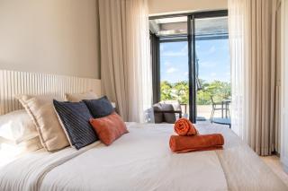 Romantic Couples Stay - Jacuzzi Beachfront Views - 2