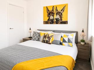 Spacious 3 bed, 2 min from A1 - 9