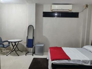 RnR Family Suites - 0