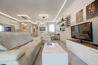 Fully equipped 2BR home with Pool & Gym access by 360 Estates - 4