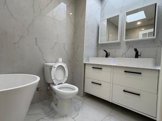 Bright 3BR Upper Duplex with Patio and Free Parking - 7