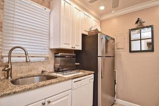 Renovated Ground Floor, WasherDryer, Keurig - 5