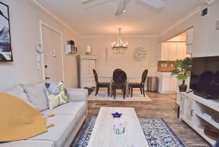 Walk to Siesta Beach! Dog Friendly, Heated Pool, Private Lanai - 4