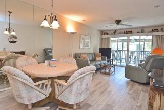 Quiet 2nd Floor Unit, 5 Minute Walk to Siesta Beach In-unit washer and dryer - 9