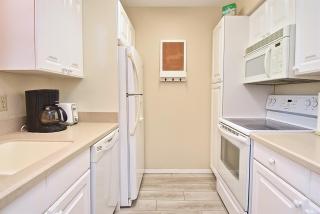 Quiet 2nd Floor Unit, 5 Minute Walk to Siesta Beach In-unit washer and dryer - 6