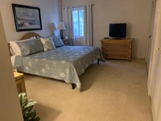 Spacious Water View 2nd Floor Unit 5 Minute Walk to Siesta Beach - 3