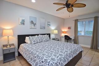 Spacious 1 BR1 Bath, Renovated Ground Floor Unit, 03 mile to Siesta Beach - 3