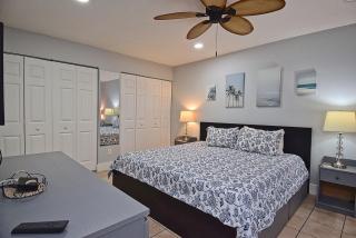 Spacious 1 BR1 Bath, Renovated Ground Floor Unit, 03 mile to Siesta Beach - 1