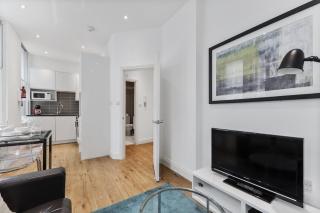 Cosy 1 Bed Apartment next to Liverpool Street Station FREE WIFI By City Stay Aparts London - 1