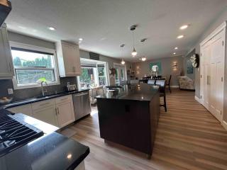 Okanagan Oasis, Modern home with Pool and Putting Green - 2