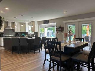 Okanagan Oasis, Modern home with Pool and Putting Green - 4