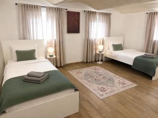 Urban Base Rooms & Apartments - 2