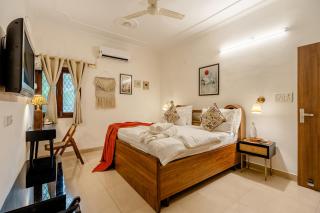 Park-Facing Cozy 3BHK in Saket, near Select CityWalk - 1