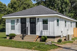 Modern Retreat w/ Deck & Workspace Unit B - 9