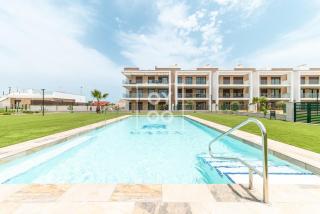 Velapi Golf Resort Oasis, Luxury apartment with golf views, pool and gym by OYOOSTAYS - 4
