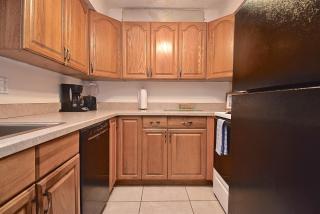 Spacious 1 BR1 Bath, Renovated Ground Floor Unit, 03 mile to Siesta Beach - 2