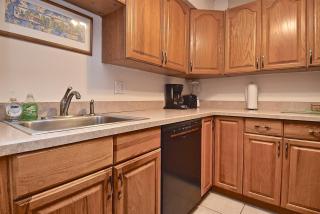 Spacious 1 BR1 Bath, Renovated Ground Floor Unit, 03 mile to Siesta Beach - 1