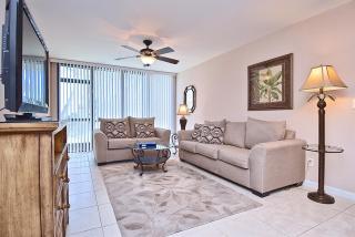 Upgraded 1 BR1 Bath Condo, Renovated Ground Floor Unit - 0