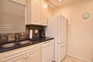 Short walk to #1 Siesta Beach! Covered parking, Heated Pool - 6