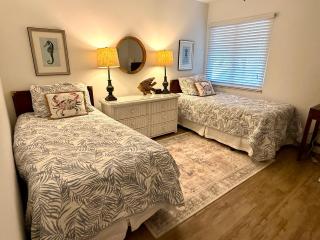 Beautifully decorated 2BR2 Bath #1 Siesta Beach - 4