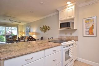 Renovated 2BR2 Bath, ground floor, washerdryer 03 Mile Walk to Siesta Beach - 4