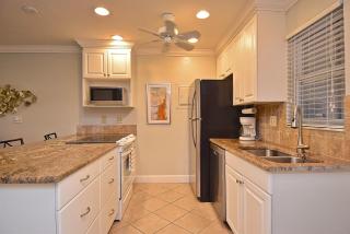 Renovated 2BR2 Bath, ground floor, washerdryer 03 Mile Walk to Siesta Beach - 2