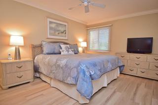 Renovated 2BR2 Bath, ground floor, washerdryer 03 Mile Walk to Siesta Beach - 1