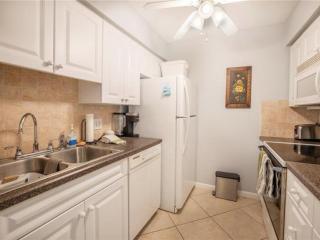 1 Bed1Bath, Pool View Condo, Walk to #1 Siesta Beach - 4
