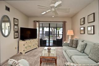 Upgraded 2 Br2 Bath, Pool View, Covered Parking - 9