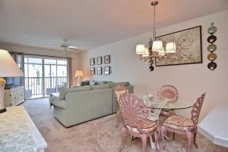 Upgraded 2 Br2 Bath, Pool View, Covered Parking - 8