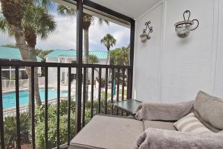Upgraded 2 Br2 Bath, Pool View, Covered Parking - 5