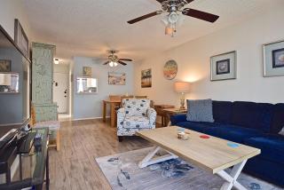Short 03 Mile Walk to #1 Siesta Beach, Heated Pool, Wifi, Covered Parking - 7