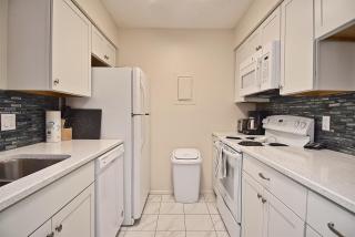 Short 03 Mile Walk to #1 Siesta Beach, Heated Pool, Wifi, Covered Parking - 6