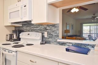 Short 03 Mile Walk to #1 Siesta Beach, Heated Pool, Wifi, Covered Parking - 4