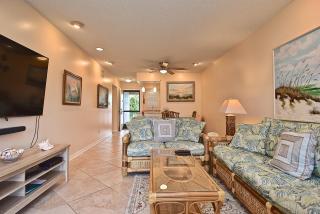 Short 5 min walk to Siesta Beach, In-unit washerdryer, Carport, Lagoon View - 9