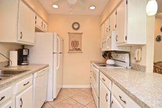 Short 5 min walk to Siesta Beach, In-unit washerdryer, Carport, Lagoon View - 3