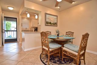 Short 5 min walk to Siesta Beach, In-unit washerdryer, Carport, Lagoon View - 1