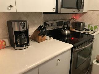 Upgraded 1BR1 Bath, Ground Floor Unit, Htd Pool - 7