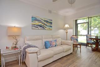 Walk to Siesta Beach, Heated Pool, Wifi, Renovated Ground Floor Condo - 9