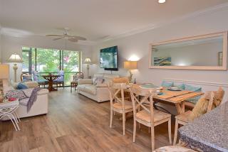 Walk to Siesta Beach, Heated Pool, Wifi, Renovated Ground Floor Condo - 8