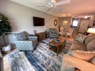Renovated 2nd Floor, Easy Walk to #1 Siesta Beach, Heated Pool, Free Wifi - 0