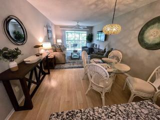 Renovated 2nd Floor, Easy Walk to #1 Siesta Beach, Heated Pool, Free Wifi - 8