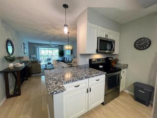 Renovated 2nd Floor, Easy Walk to #1 Siesta Beach, Heated Pool, Free Wifi - 6
