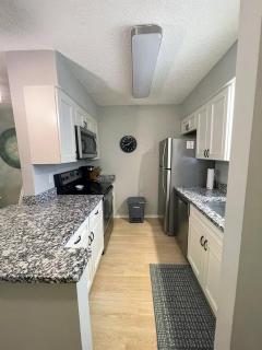 Renovated 2nd Floor, Easy Walk to #1 Siesta Beach, Heated Pool, Free Wifi - 4