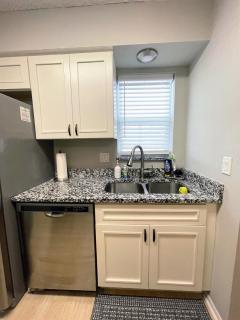 Renovated 2nd Floor, Easy Walk to #1 Siesta Beach, Heated Pool, Free Wifi - 2
