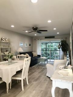 Updated 2BR 2BA, Walk to Siesta Beach, Beautiful Grounds, Pool & Covered Parking - 9