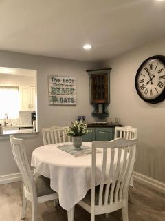 Updated 2BR 2BA, Walk to Siesta Beach, Beautiful Grounds, Pool & Covered Parking - 8